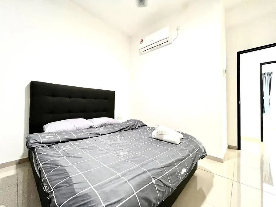 Urban Home-Swimming Pool-City Center Malacca Apartment